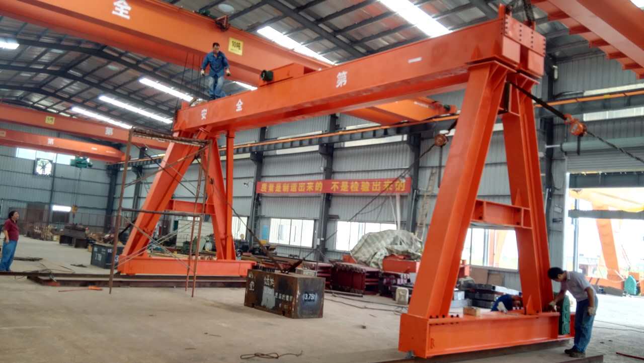 昱嘉起重機案例——出口香港門式起重機