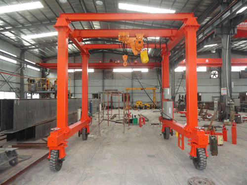 輪胎門式起重機